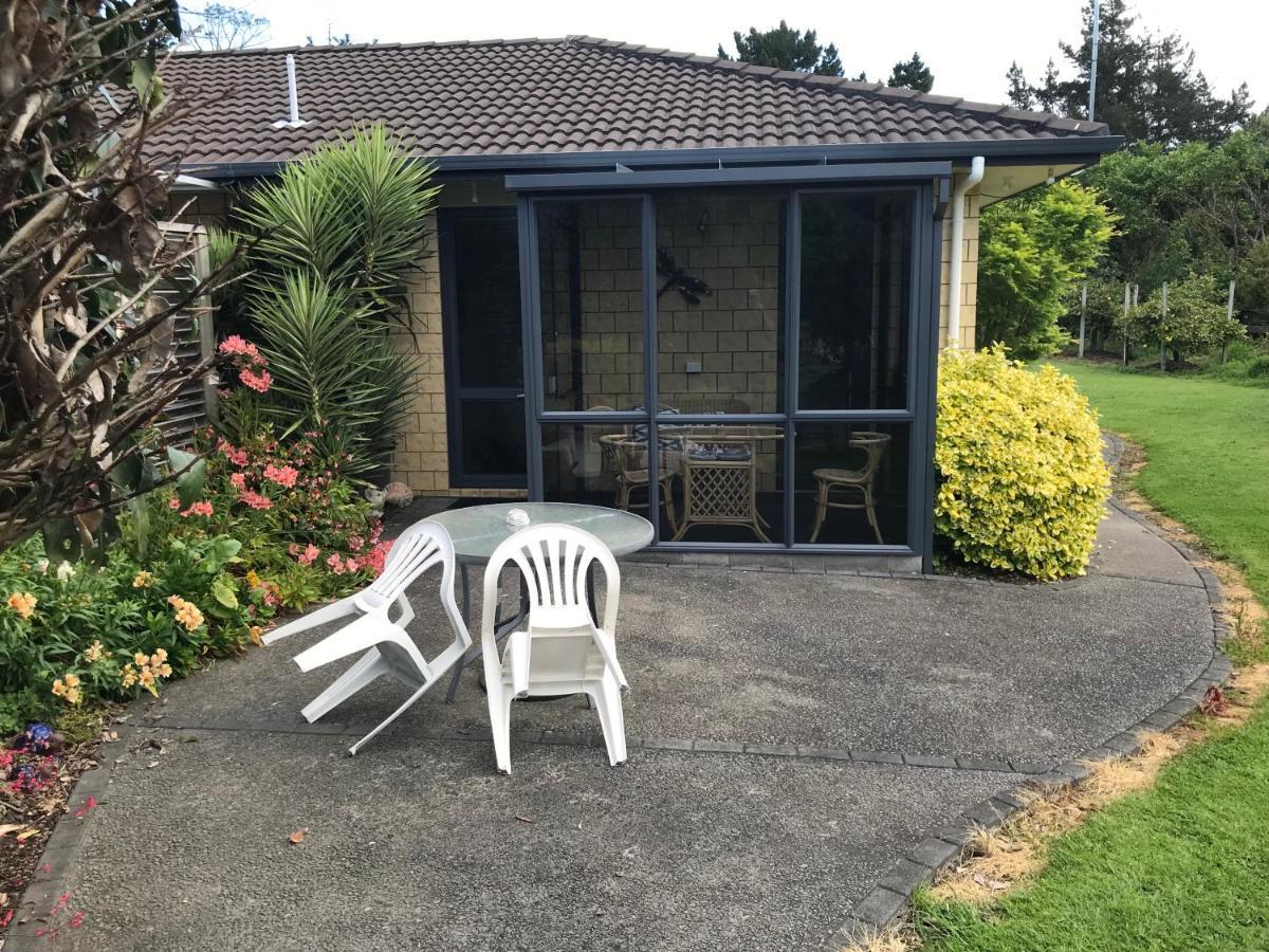 Silverdale Garden Studio Bed & Breakfast Orewa Exterior photo