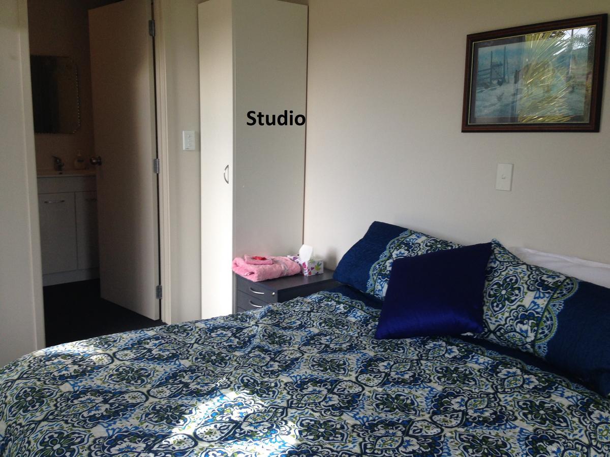Silverdale Garden Studio Bed & Breakfast Orewa Exterior photo