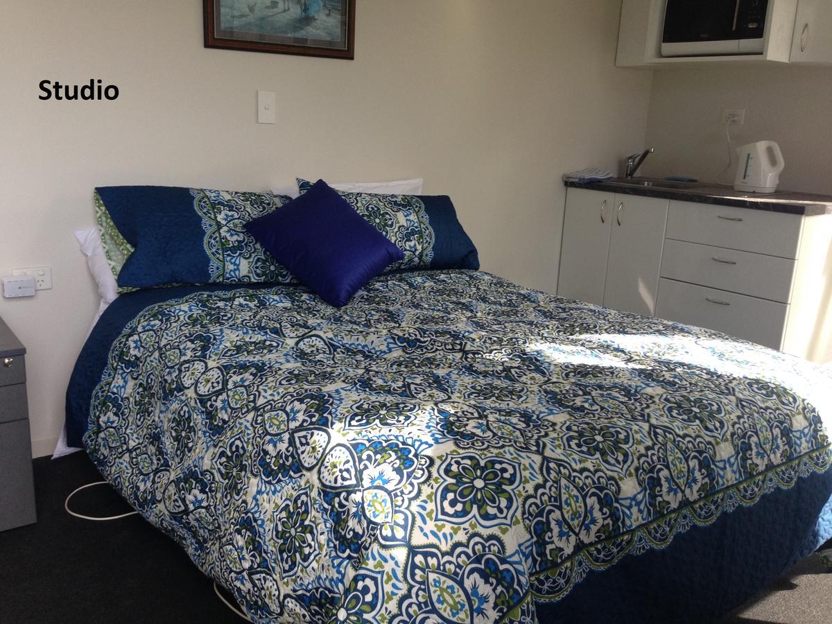 Silverdale Garden Studio Bed & Breakfast Orewa Exterior photo